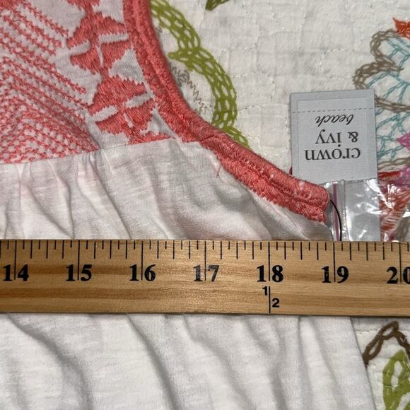 Crown & Ivy size medium white sleeveless tank button close back embroidered NWT - Picture 6 of 12